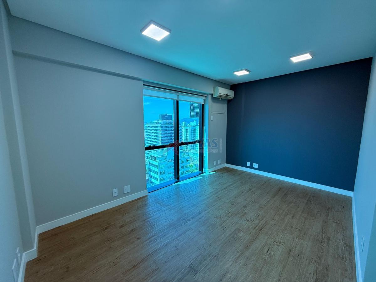 IMPECÁVEL - SALA COMERCIAL NO CENTRO NOBRE